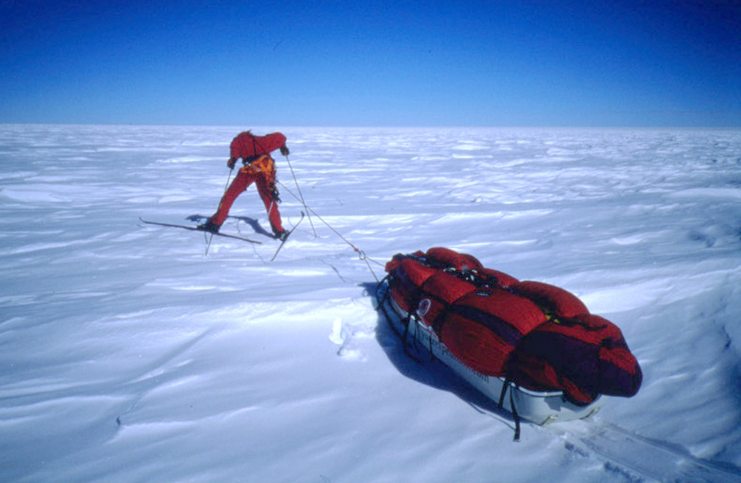 Picture of Liv Arnesen pulling a sled in Antarctica